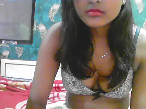Snapshot of Diana_Penty chatting on 05-25-26, 06:36 Diana Penty online show from 05-25-26, 06:36
