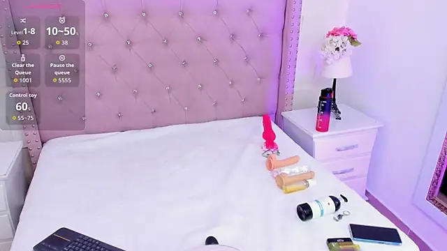 HollyBloom  online show from 06-24-26, 04:17
