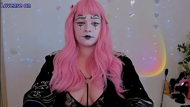 Snapshot of evilla_brill_ chatting on 05-25-26, 10:10 evilla brill online show from 05-25-26, 10:10