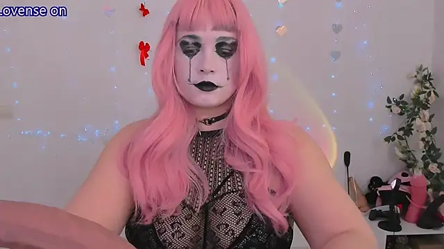 Snapshot of evilla_brill_ chatting on 05-31-26, 10:00 evilla brill online show from 05-31-26, 10:00