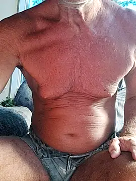 Snapshot of daddygil69 chatting on 06-30-26, 01:17 daddygil69 online show from 06-30-26, 01:17