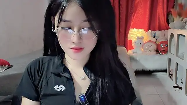 Snapshot of Bee-Cherry chatting on 05-24-26, 06:18 Bee-Cherry online show from 05-24-26, 06:18