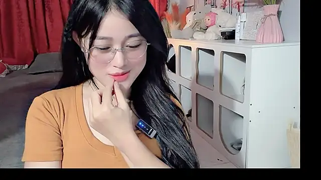Snapshot of Bee-Cherry chatting on 05-25-26, 05:24 Bee-Cherry online show from 05-25-26, 05:24