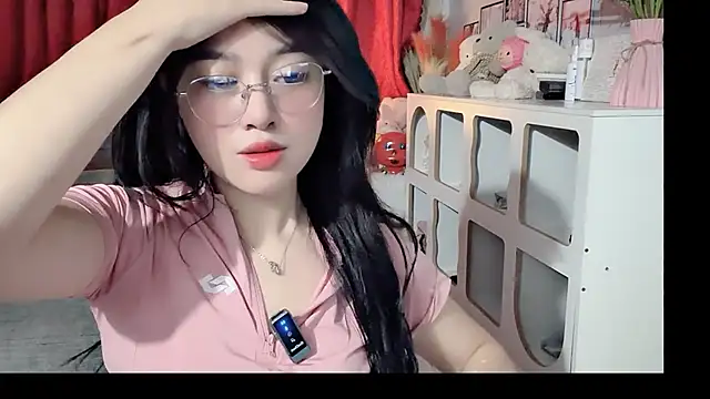 Snapshot of Bee-Cherry chatting on 05-26-26, 05:36 Bee-Cherry online show from 05-26-26, 05:36