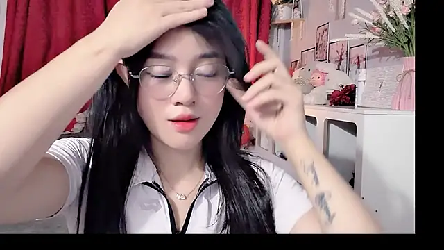 Snapshot of Bee-Cherry chatting on 05-31-26, 06:31 Bee-Cherry online show from 05-31-26, 06:31