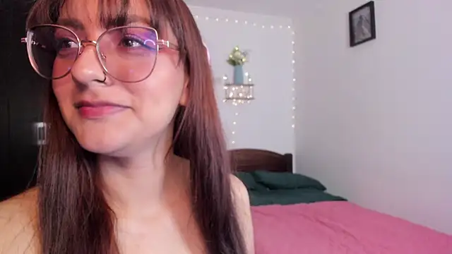 Snapshot of Lucy_Doll85 chatting on 06-10-26, 11:03 Lucy Doll85 online show from 06-10-26, 11:03