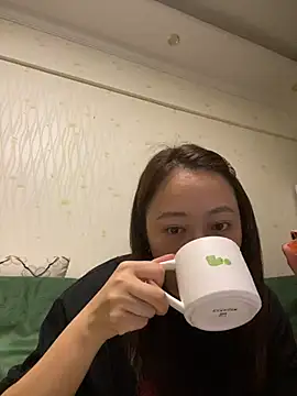 Snapshot of CRROO-AA chatting on 06-24-26, 11:31 CRROO-AA online show from 06-24-26, 11:31
