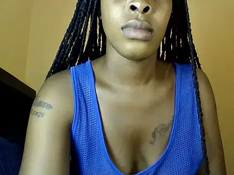 camila lorah online show from 06-11-26, 02:15