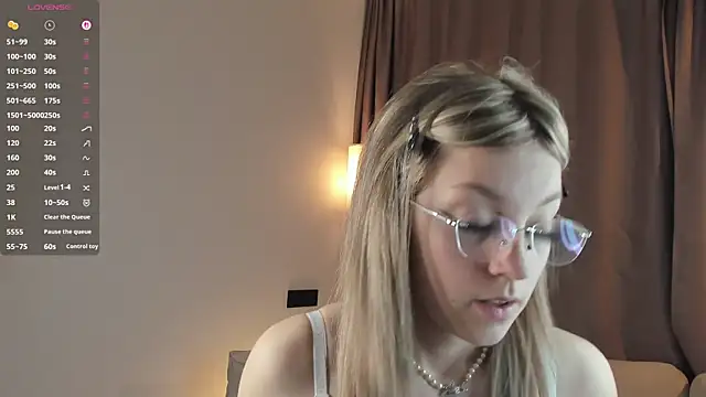 NovaOliphant online show from 06-11-26, 07:45