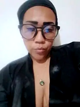 Snapshot of OliviaWilliamm chatting on 06-07-26, 05:11 OliviaWilliamm online show from 06-07-26, 05:11