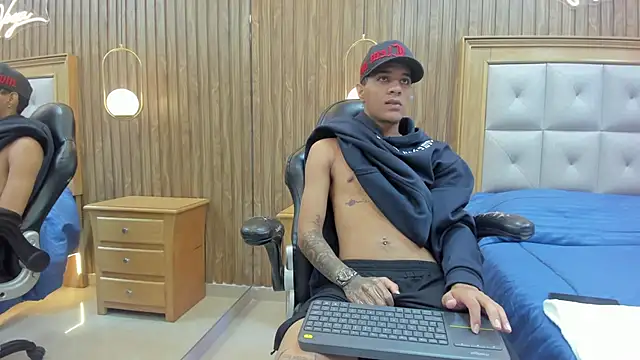 Snapshot of Mael_Jason chatting on 06-09-26, 11:33 Mael Jason online show from 06-09-26, 11:33