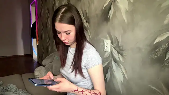Snapshot of FreyaGray chatting on 05-30-26, 12:24 FreyaGray online show from 05-30-26, 12:24