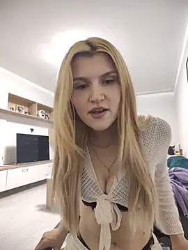 HotBlondie69 online show from 06-15-26, 06:21