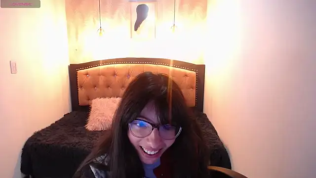 Snapshot of Allyshon_ chatting on 06-18-26, 08:02 Allyshon online show from 06-18-26, 08:02