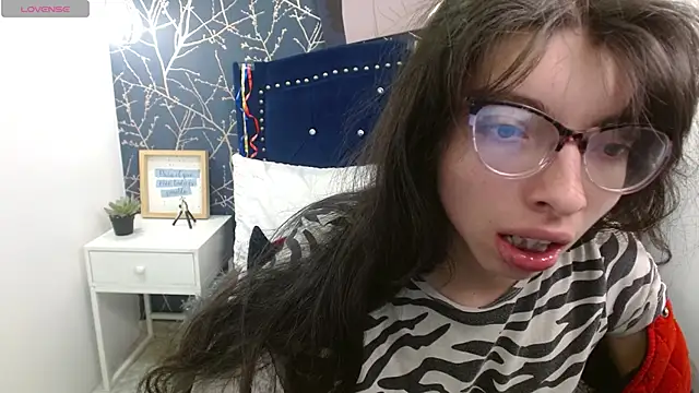 Snapshot of Allyshon_ chatting on 06-29-26, 12:05 Allyshon online show from 06-29-26, 12:05