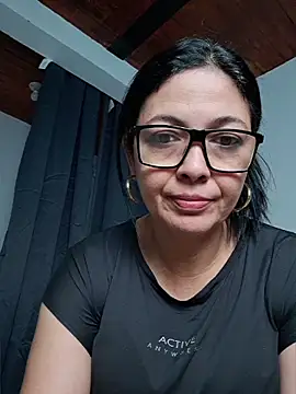 Snapshot of Scarlett_Valnyx chatting on 06-01-26, 01:02 Scarlett Valnyx online show from 06-01-26, 01:02