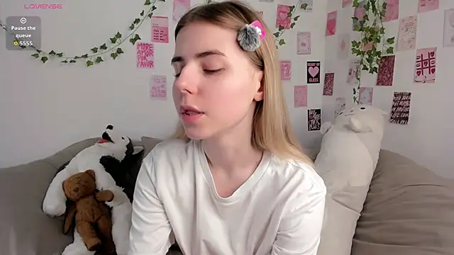 Honey Lia online show from 06-20-26, 10:29