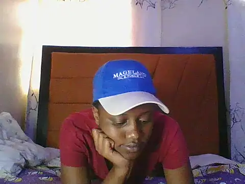 Snapshot of Ellaa_doll chatting on 05-27-26, 12:35 Ellaa doll online show from 05-27-26, 12:35