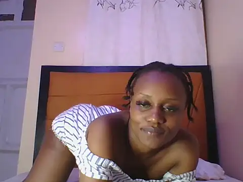 Snapshot of Ellaa_doll chatting on 06-17-26, 10:32 Ellaa doll online show from 06-17-26, 10:32