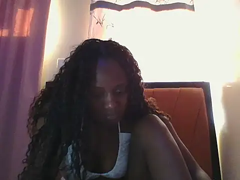 Snapshot of Ellaa_doll chatting on 07-13-26, 01:47 Ellaa doll online show from 07-13-26, 01:47