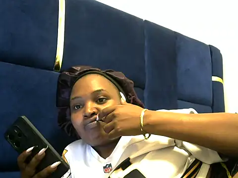 Snapshot of aliayah5 chatting on 06-06-26, 11:26 aliayah5 online show from 06-06-26, 11:26