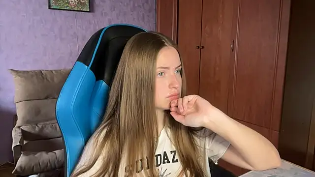 Snapshot of SilkSinner_ chatting on 06-18-26, 11:36 SilkSinner online show from 06-18-26, 11:36