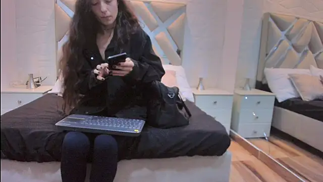 Snapshot of valentinasu chatting on 06-01-26, 11:34 valentinasu online show from 06-01-26, 11:34