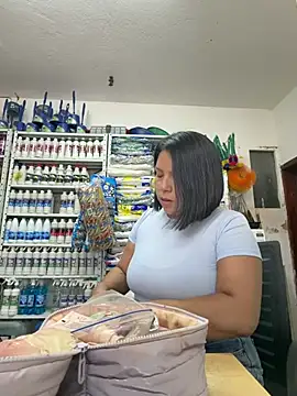 Snapshot of ISABELLA__LUNA chatting on 06-17-26, 01:23 ISABELLA LUNA online show from 06-17-26, 01:23