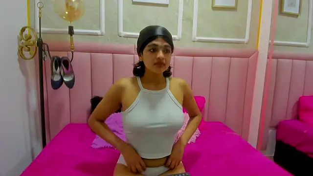Snapshot of velvet_girll chatting on 06-16-26, 06:21 velvet girll online show from 06-16-26, 06:21
