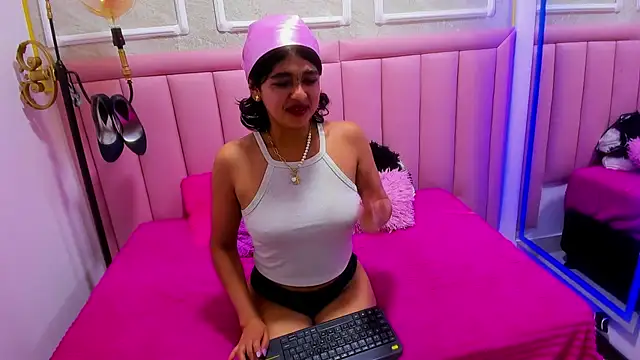 Snapshot of velvet_girll chatting on 06-23-26, 05:38 velvet girll online show from 06-23-26, 05:38