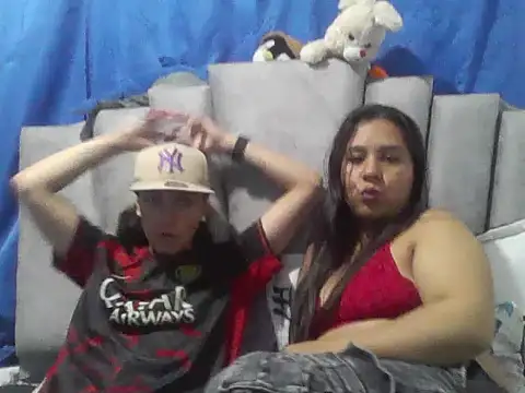 Snapshot of Amber_rose17 chatting on 06-13-26, 03:59 Amber rose17 online show from 06-13-26, 03:59