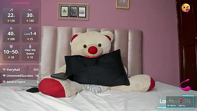 Snapshot of ORIANNA_21 chatting on 06-11-26, 12:32 ORIANNA 21 online show from 06-11-26, 12:32