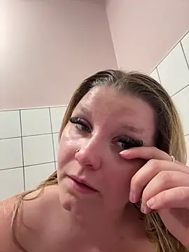 Snapshot of LucieLouBabe chatting on 06-01-26, 10:33 LucieLouBabe online show from 06-01-26, 10:33
