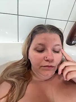 Snapshot of LucieLouBabe chatting on 06-05-26, 10:43 LucieLouBabe online show from 06-05-26, 10:43