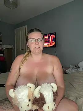 Snapshot of LucieLouBabe chatting on 07-13-26, 10:23 LucieLouBabe online show from 07-13-26, 10:23