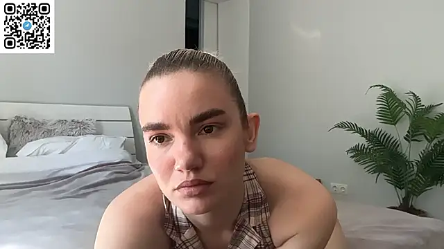 Snapshot of KiraAngella chatting on 07-18-26, 01:04 KiraAngella online show from 07-18-26, 01:04