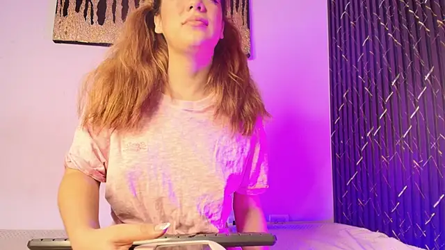 Niina  queen online show from 06-07-26, 02:43