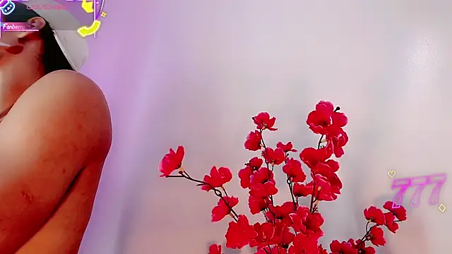 Snapshot of SophiaWild_ chatting on 06-05-26, 11:05 SophiaWild online show from 06-05-26, 11:05