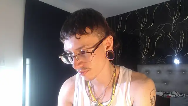 Snapshot of Ryan_Owenss chatting on 06-18-26, 04:35 Ryan Owenss online show from 06-18-26, 04:35