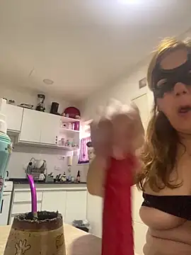lulupiecitosamor online show from 06-18-26, 01:15