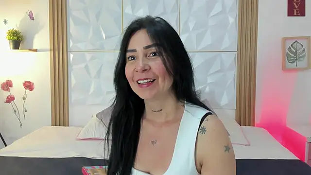 Snapshot of Anniee_333 chatting on 06-22-26, 03:09 Anniee 333 online show from 06-22-26, 03:09