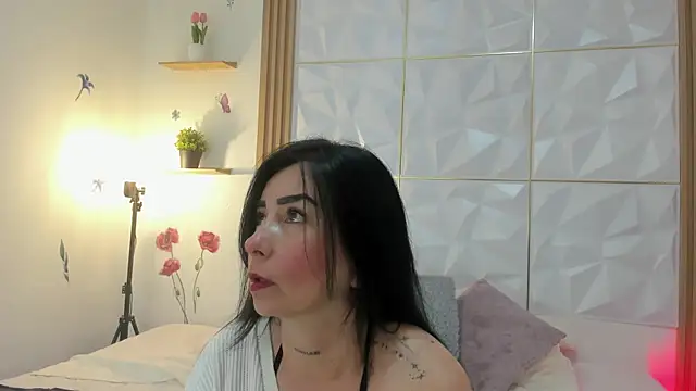 Snapshot of Anniee_333 chatting on 06-29-26, 01:33 Anniee 333 online show from 06-29-26, 01:33