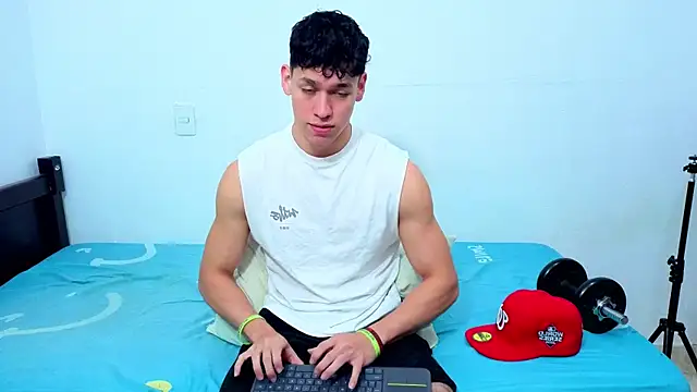 Luke Muscle online show from 06-11-26, 02:26