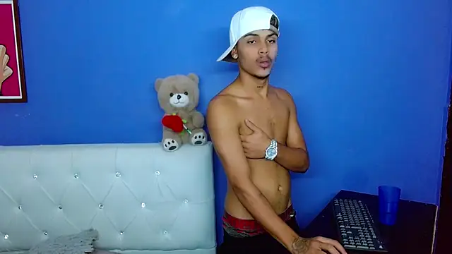 Angel foxc13 online show from 06-13-26, 04:43