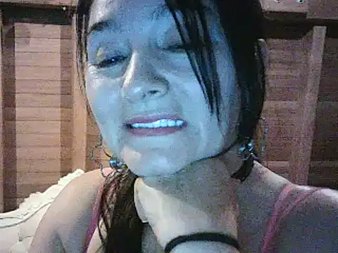 Snapshot of Anlly_garcia002 chatting on 05-29-26, 03:15 Anlly garcia002 online show from 05-29-26, 03:15