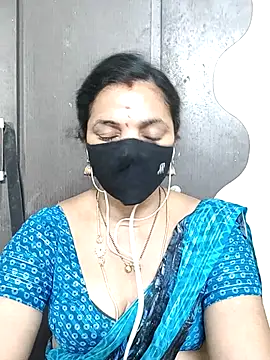 Snapshot of Leela_555 chatting on 06-24-26, 11:09 Leela 555 online show from 06-24-26, 11:09