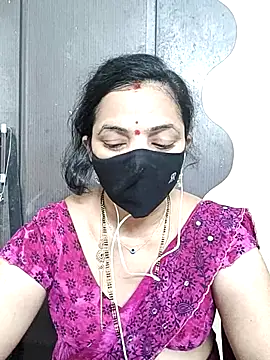 Snapshot of Leela_555 chatting on 07-12-26, 01:07 Leela 555 online show from 07-12-26, 01:07