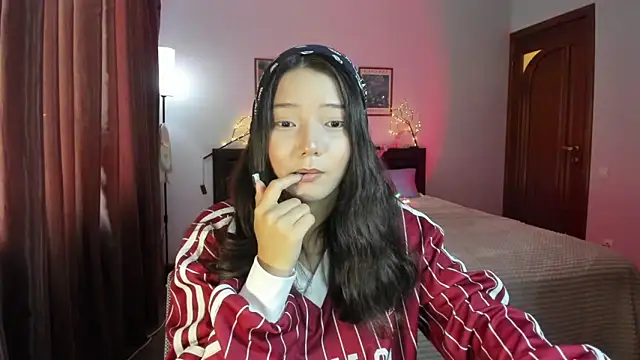 Snapshot of milana_marttt chatting on 07-12-26, 12:40 milana marttt online show from 07-12-26, 12:40