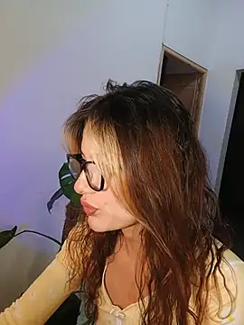 Snapshot of karenarango chatting on 06-17-26, 08:28 karenarango online show from 06-17-26, 08:28