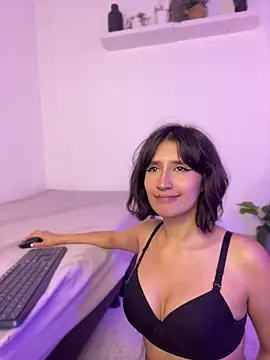 Snapshot of Frrancesca_ chatting on 06-12-26, 03:49 Frrancesca online show from 06-12-26, 03:49